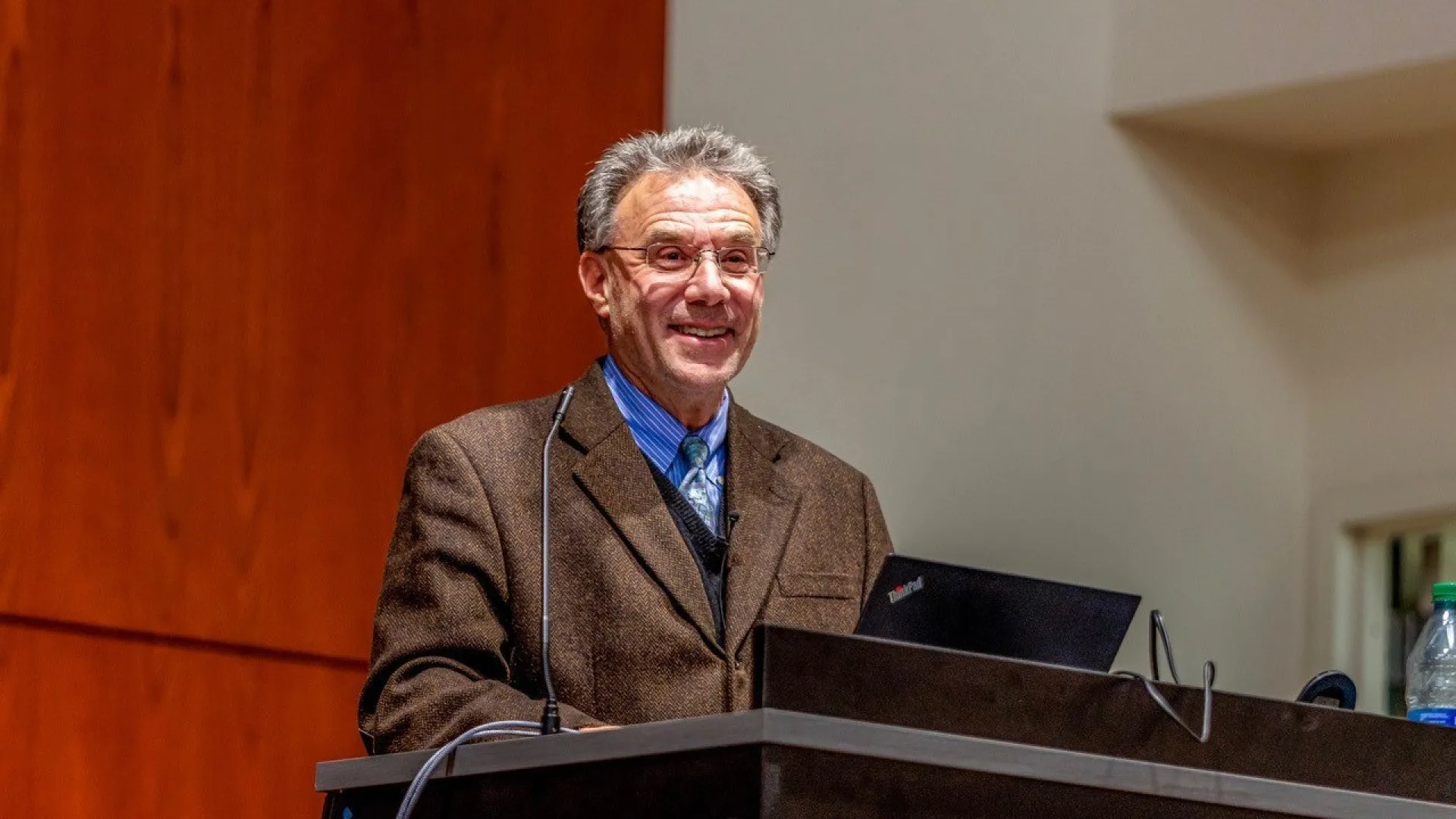 
                    Jay Liebowitz: IA será mais socialmente consciente no futuro
                