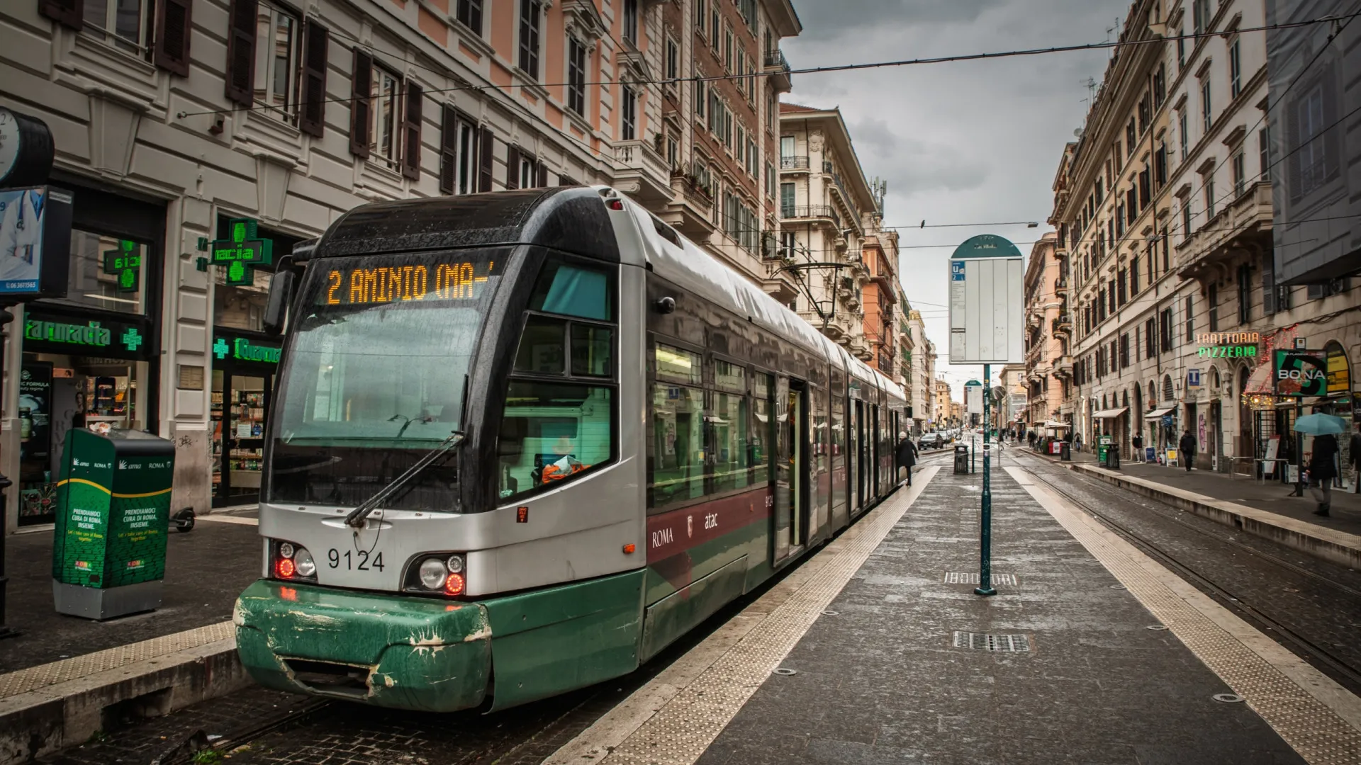 
                    Greve geral paralisa Itália. Jornalistas também param: 1.ª vez em 20 anos
                