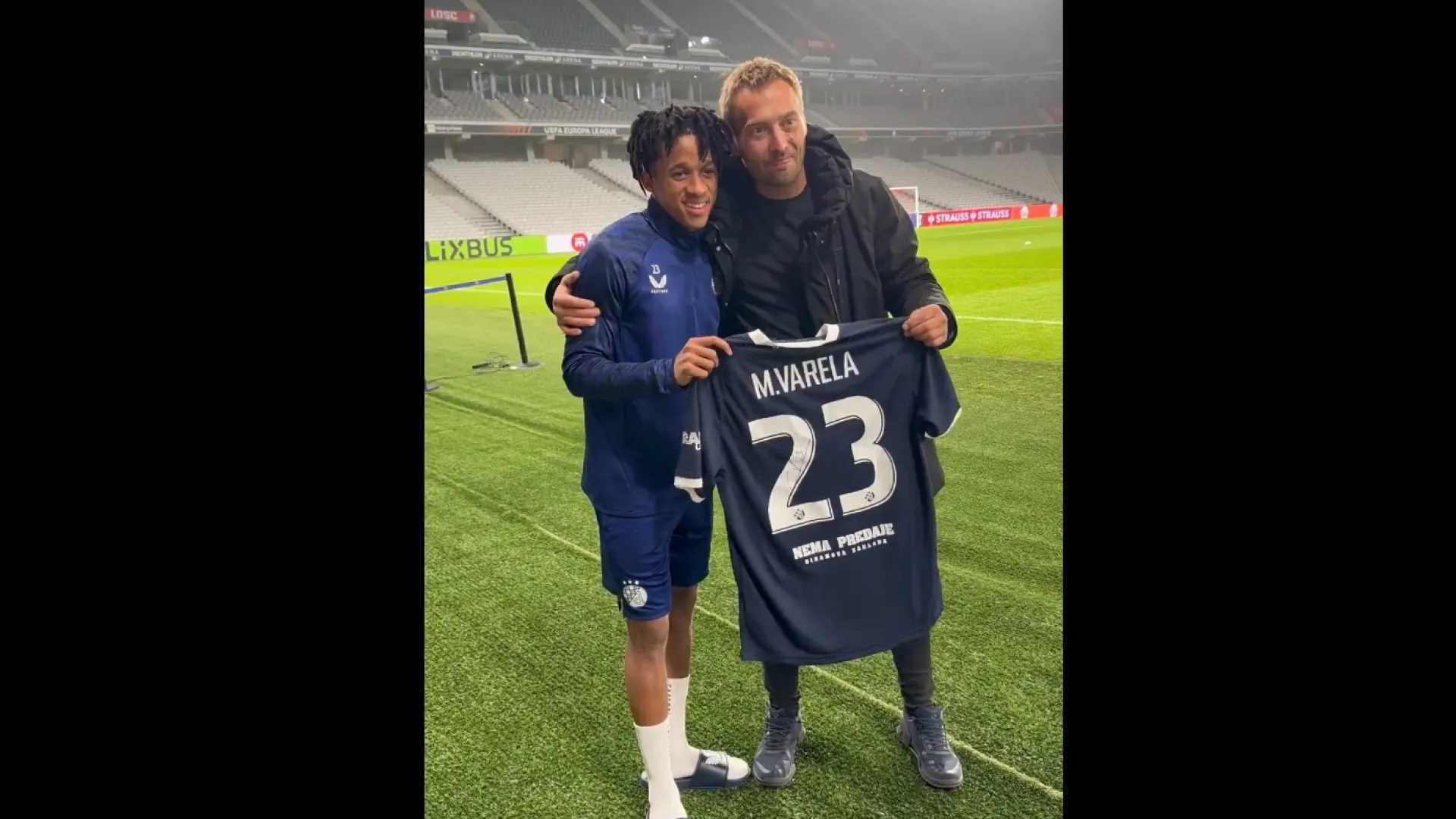 
                    Jornalista ficou viral e recebeu prenda de português do Dinamo Zagreb 
                