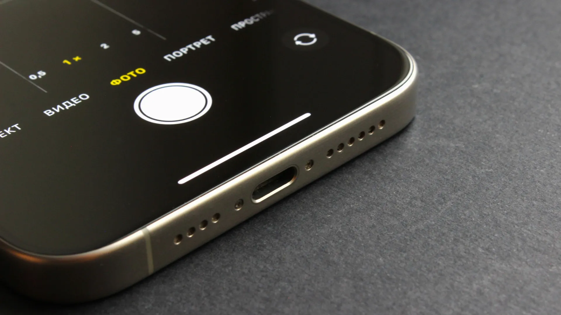 
                    O que deve (e não deve) fazer para limpar os altifalantes do iPhone
                