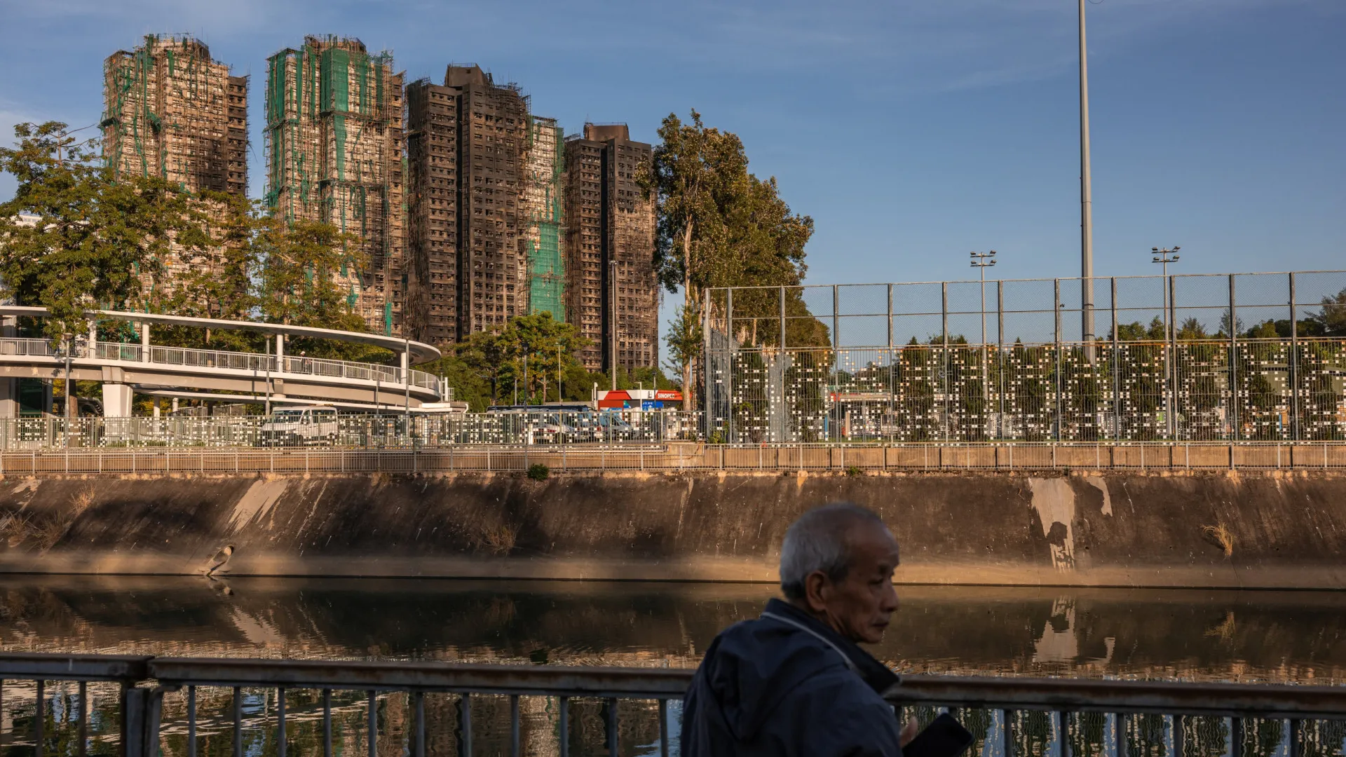
                    Hong Kong alarga remoção de redes de proteção em andaimes devido a fraude
                