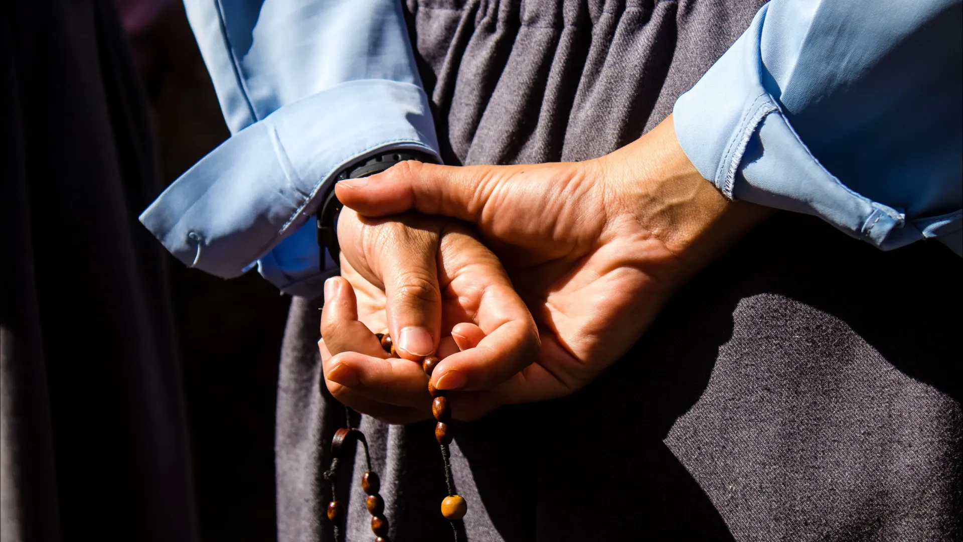 
                    Freiras excomungadas por aproximação a seita... terão vendido arte sacra
                