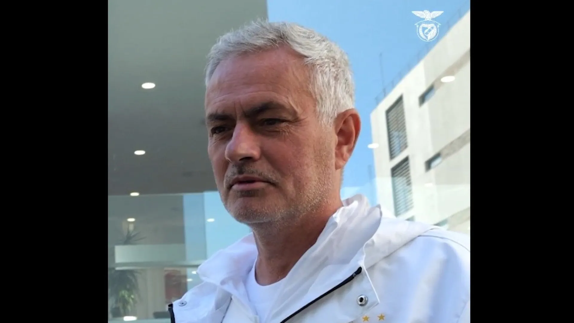 
                    Quem vence a Fórmula 1? Mourinho dá o mote e plantel do Benfica diverge
                