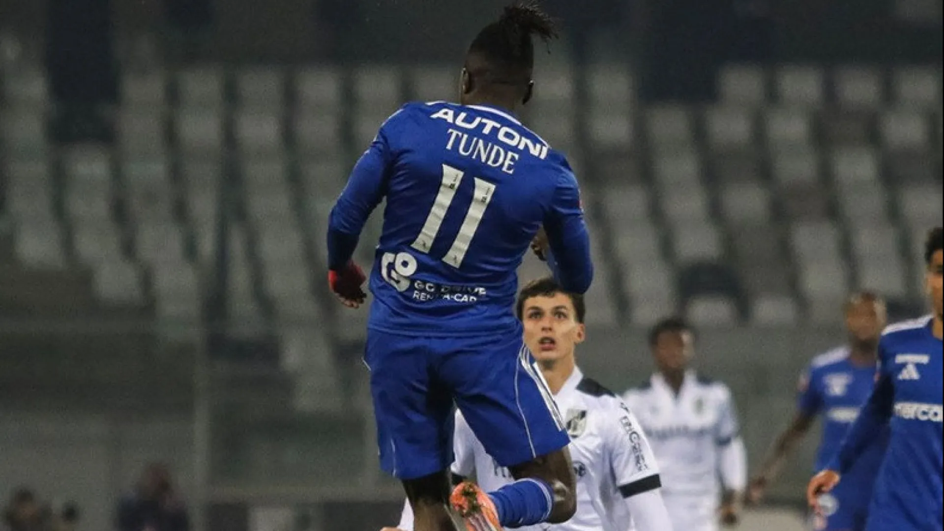 
                    EM DIRETO: Vitória SC e AVS abrem 12.ª jornada em Guimarães
                