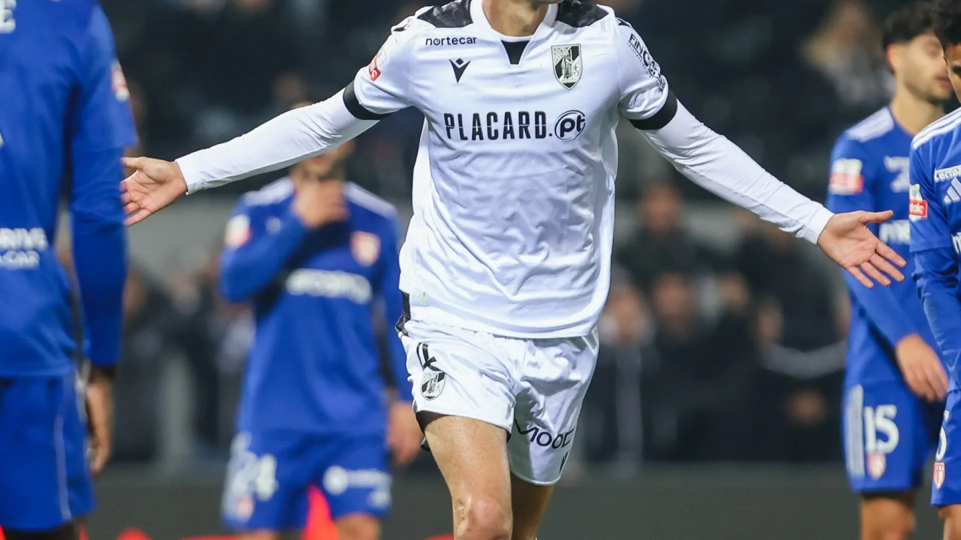 
                    Vitória SC tira barriga de misérias, arrasa AVS e aproxima-se da Europa
                