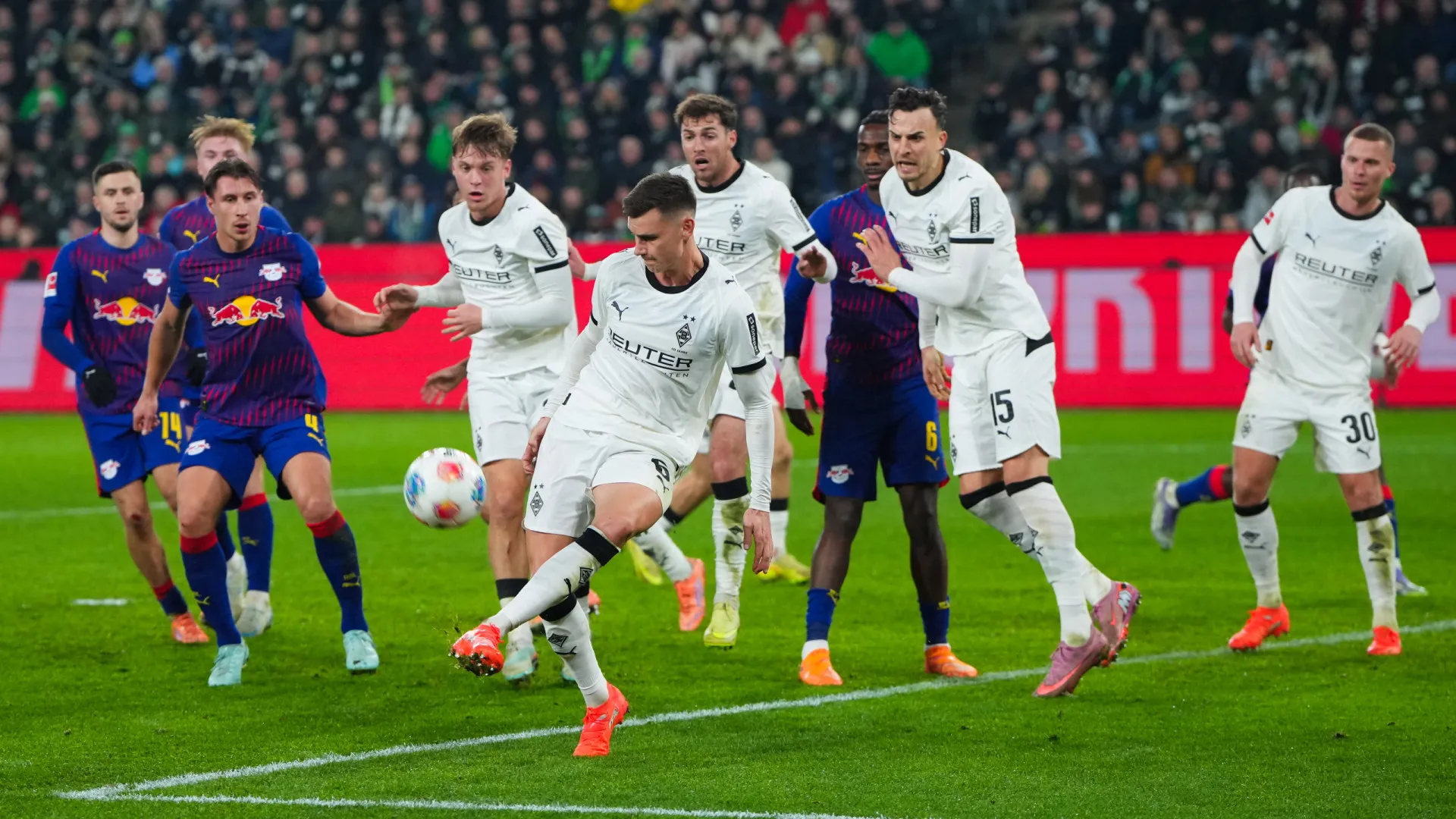 
                    Borussia Monchengladbach e Leipzig empatam no início da 12.ª ronda
                