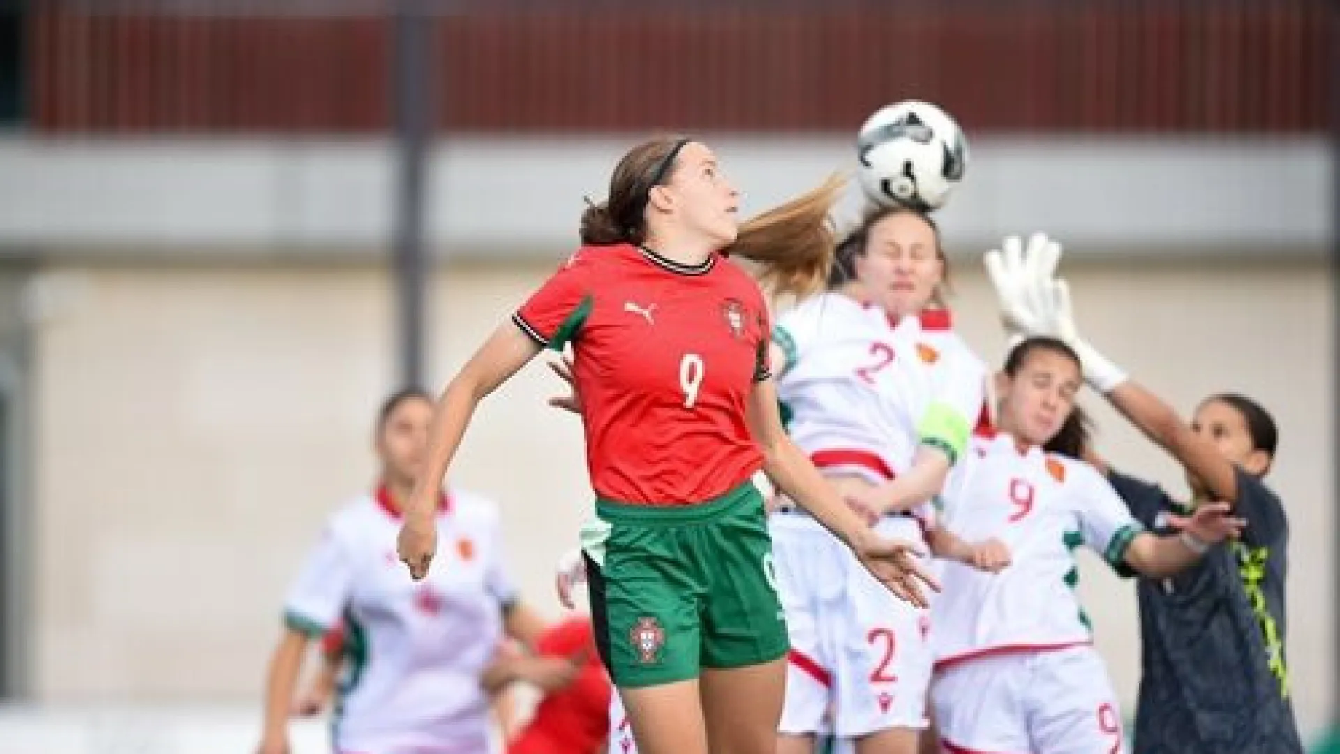 
                    Portugal goleia na 'rota' do Euro de sub-17 e disputa topo com Espanha
                