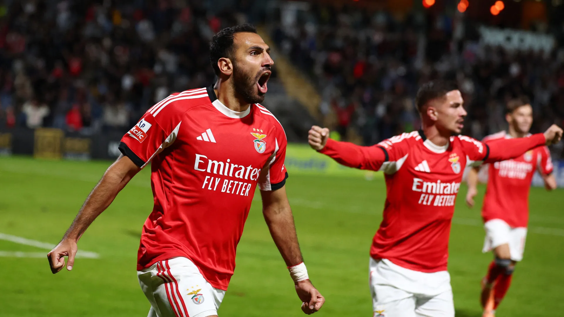 
                    Benfica vence jogo eletrizante e pressiona Sporting antes do dérbi na Luz
                