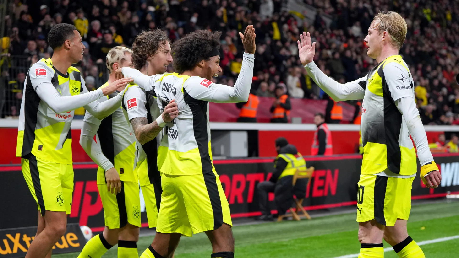 
                    Dortmund vence em Leverkusen e 'rouba' terceiro lugar ao Bayer
                