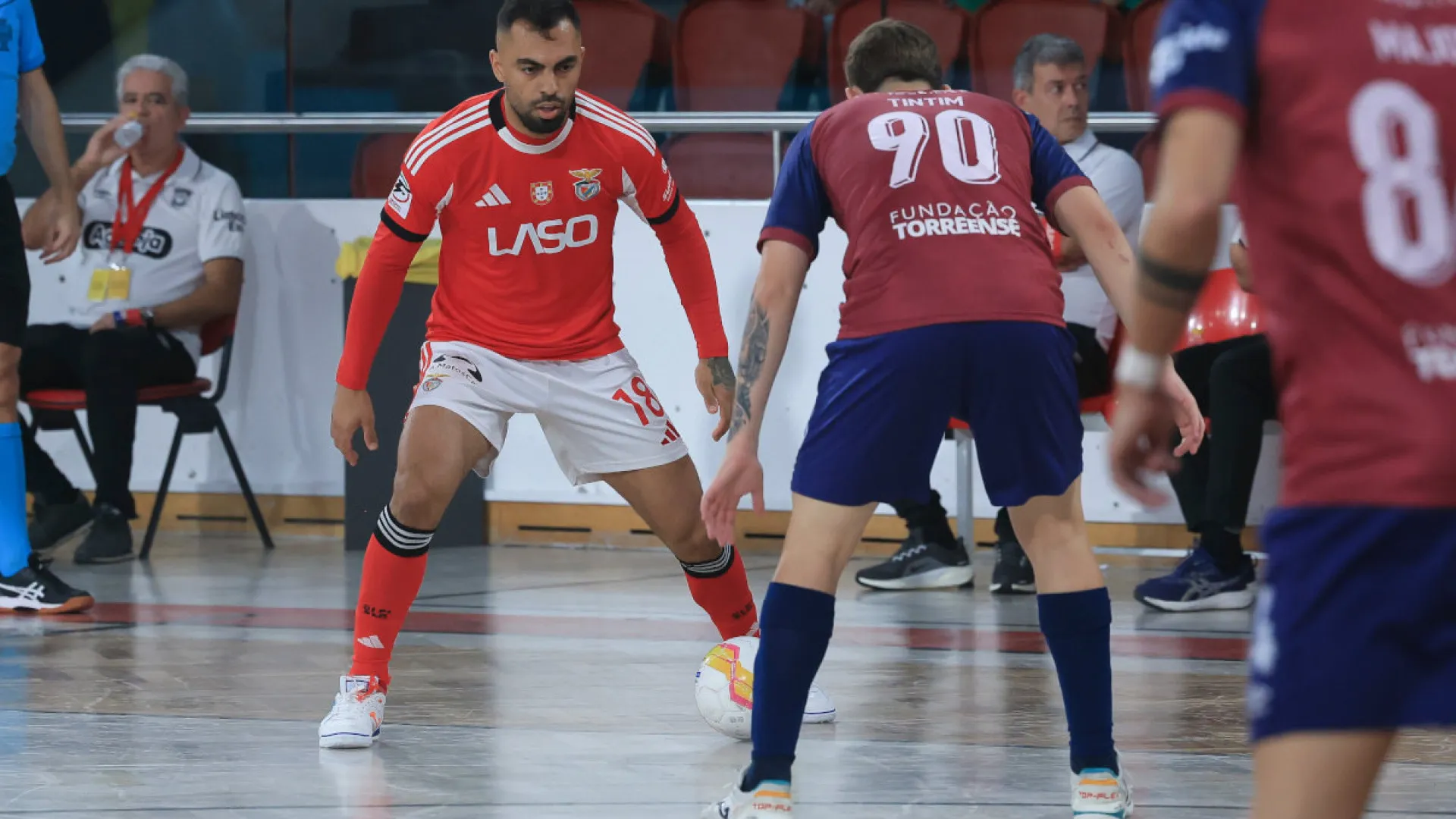 
                    Líder Benfica passeia na Liga. Sporting afasta-se dos Leões Porto Salvo
                