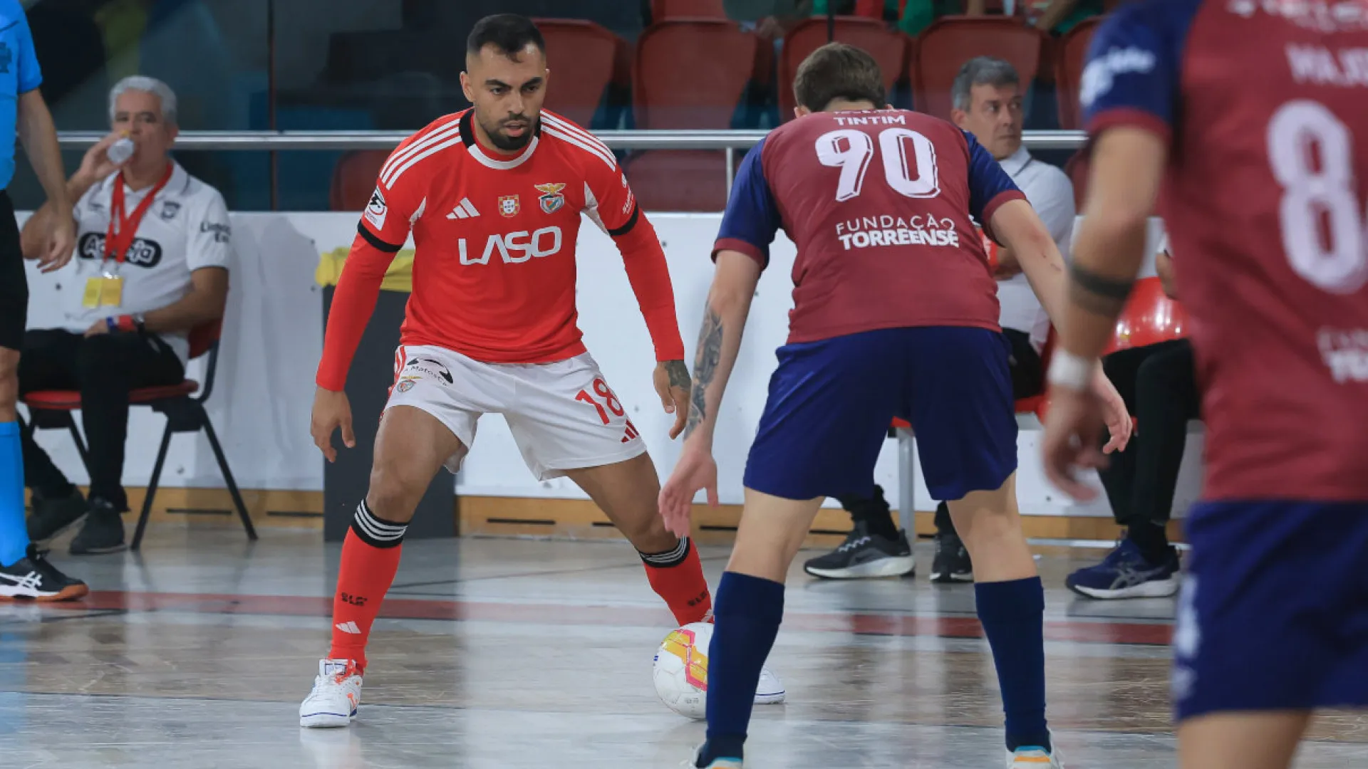 
                    Líder Benfica passeia na Liga. Sporting afasta-se dos Leões Porto Salvo
                