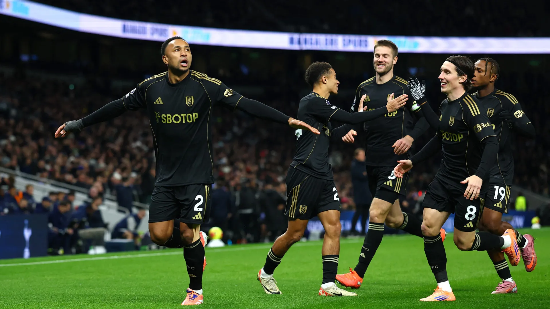 
                    Palhinha tropeça no reencontro com Marco Silva e Fulham volta a sorrir
                