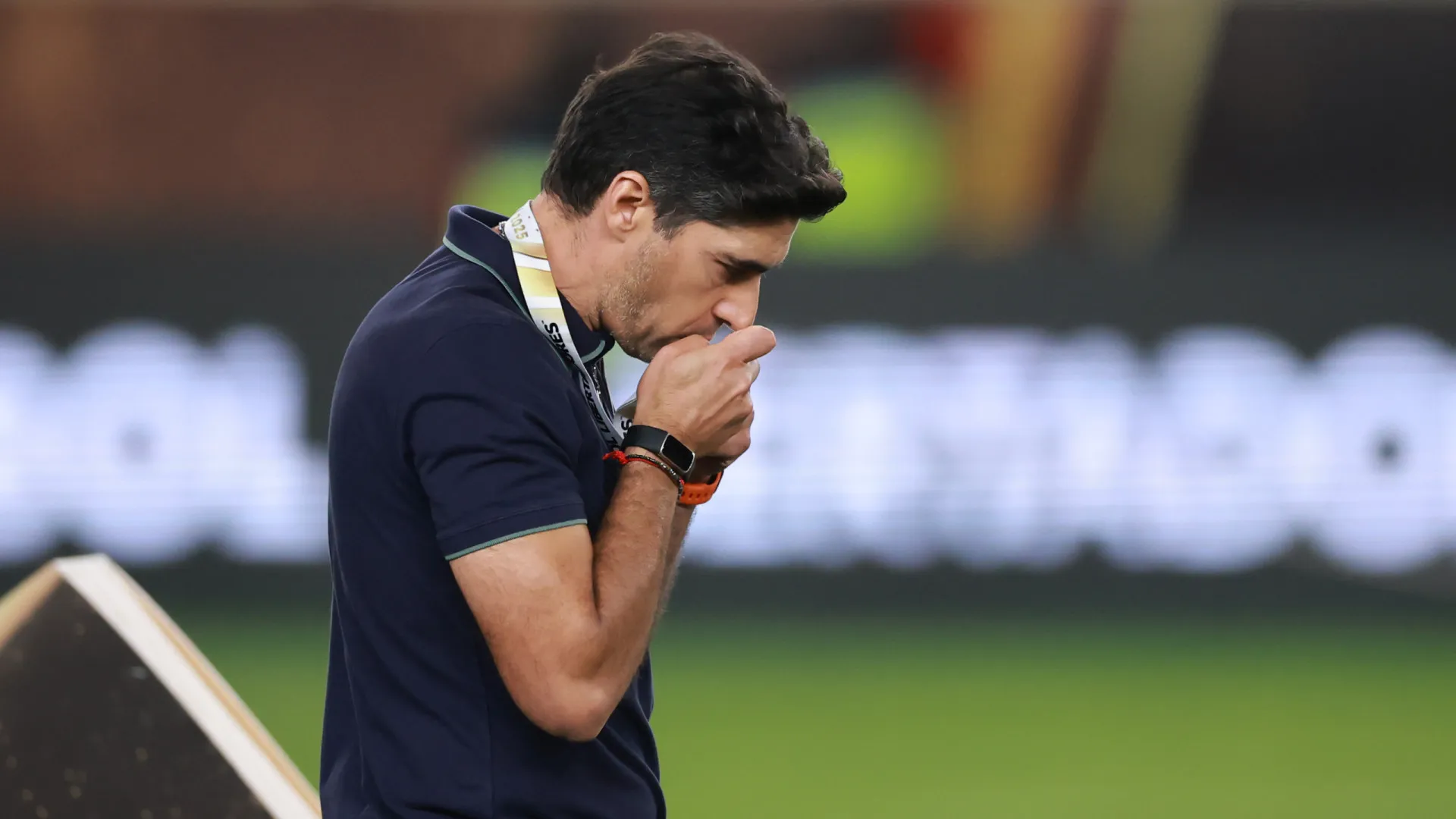 
                    Palmeiras perde Libertadores e Abel 'atira-se' ao árbitro: 