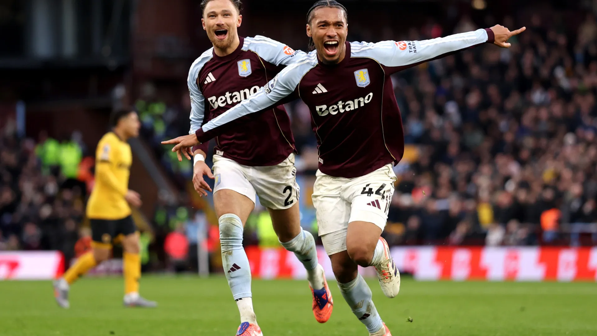 
                    Aston Villa sobe ao pódio com golaço francês e afunda (ainda mais) Wolves
                