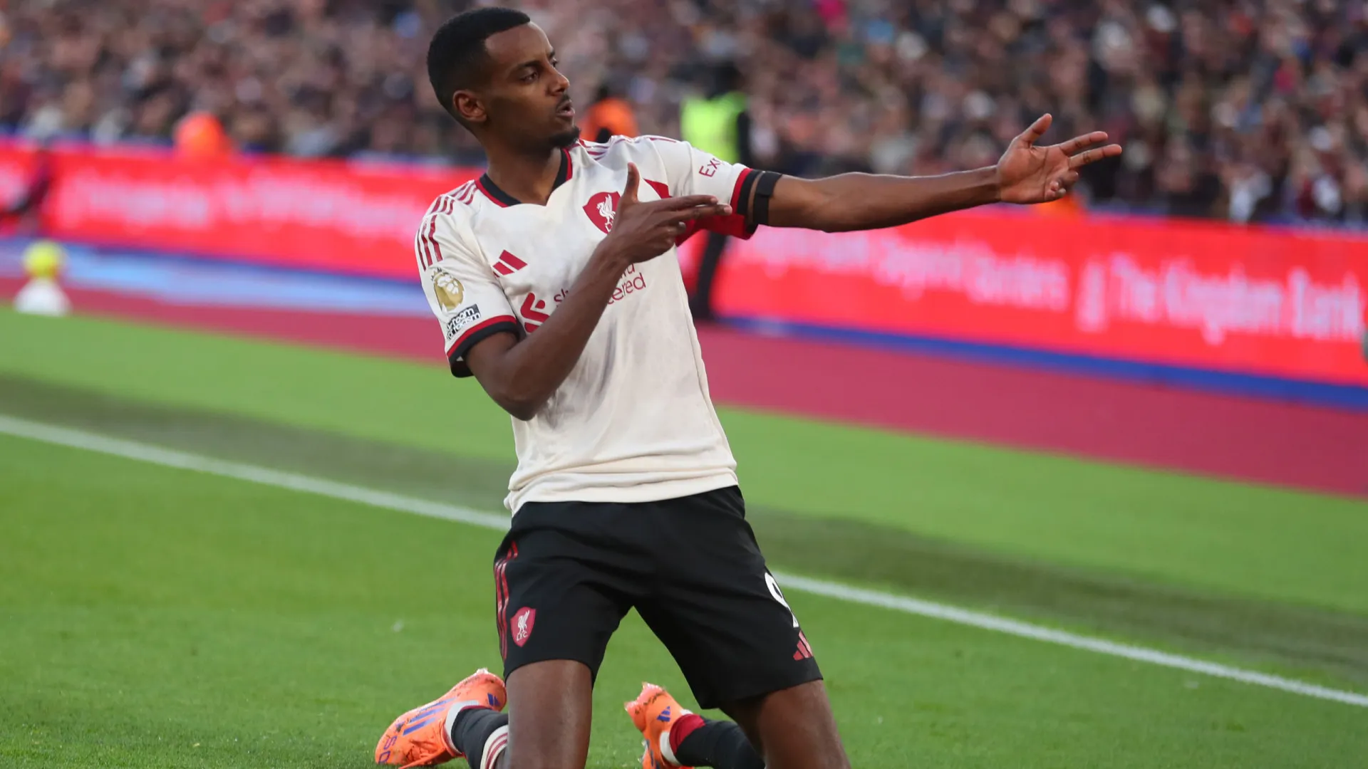 
                    Liverpool dá pontapé na crise às custas de Nuno Espírito Santo
                