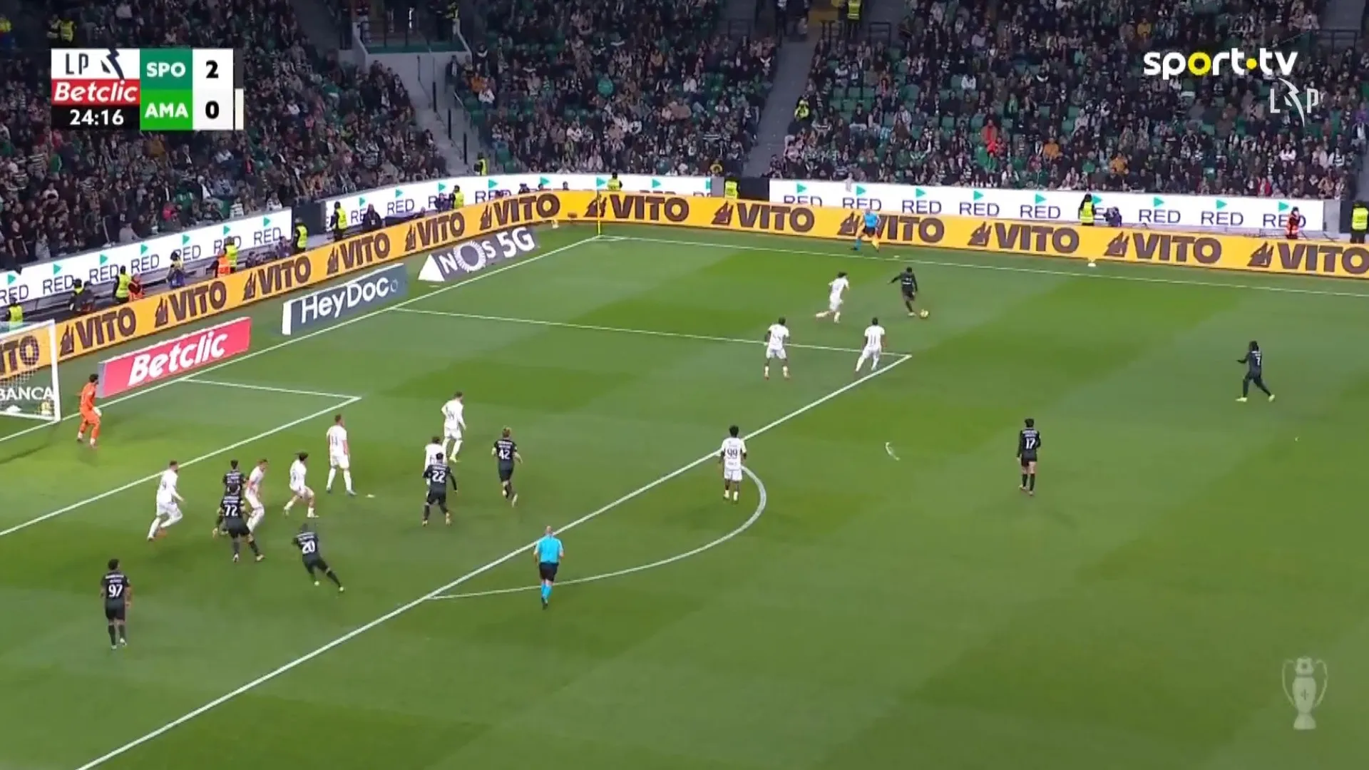 
                    Fresneda impõe-se na área do Estrela da Amadora e Sporting agradece
                