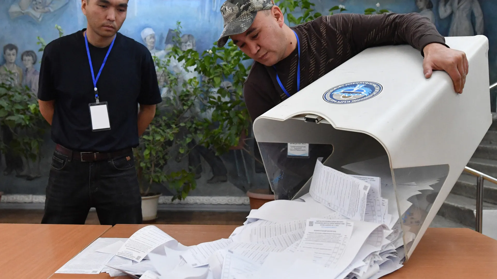 
                    Legislativas no Quirguistão com 34% de taxa de participação
                