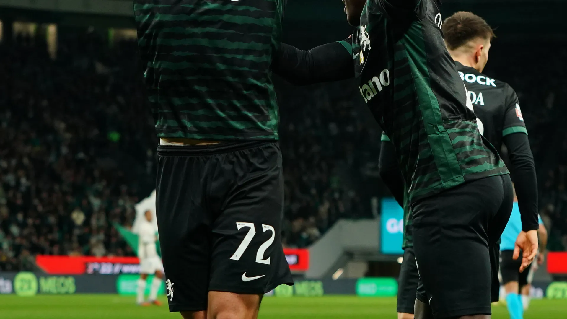 
                    Sporting faz um bom ensaio para o Benfica e apanha FC Porto na liderança
                