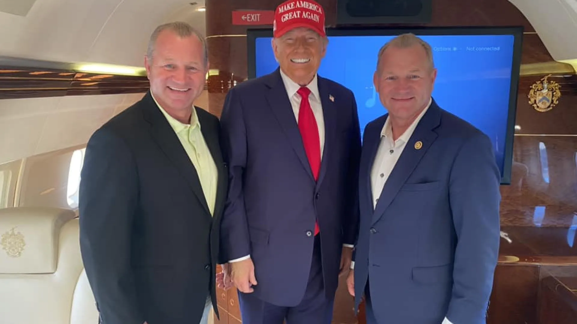 
                    Deputado (e aliado de Trump) vai reformar-se. Gémeo poderá substituí-lo
                