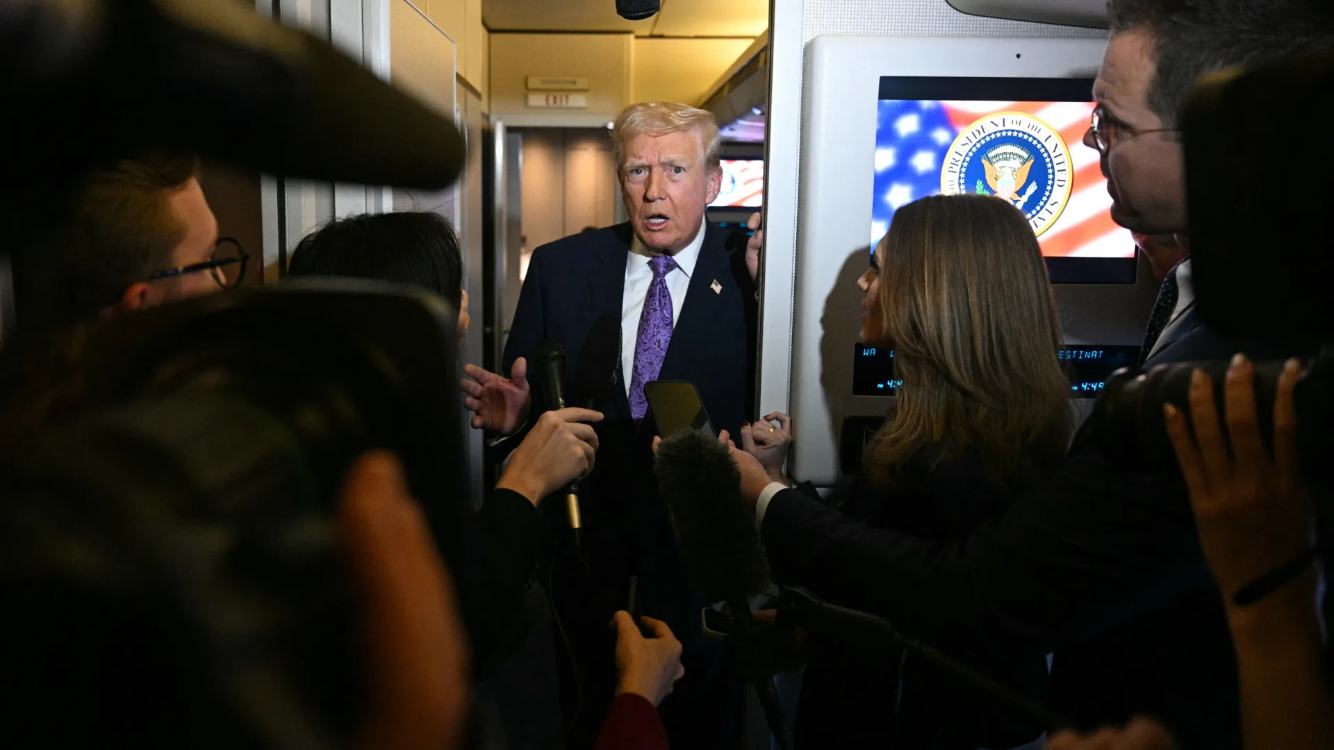 
                    Trump confirma que conversou com Maduro: 