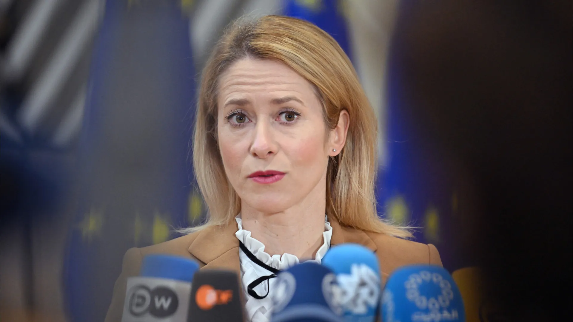 
                    Plano de paz sem a UE? 