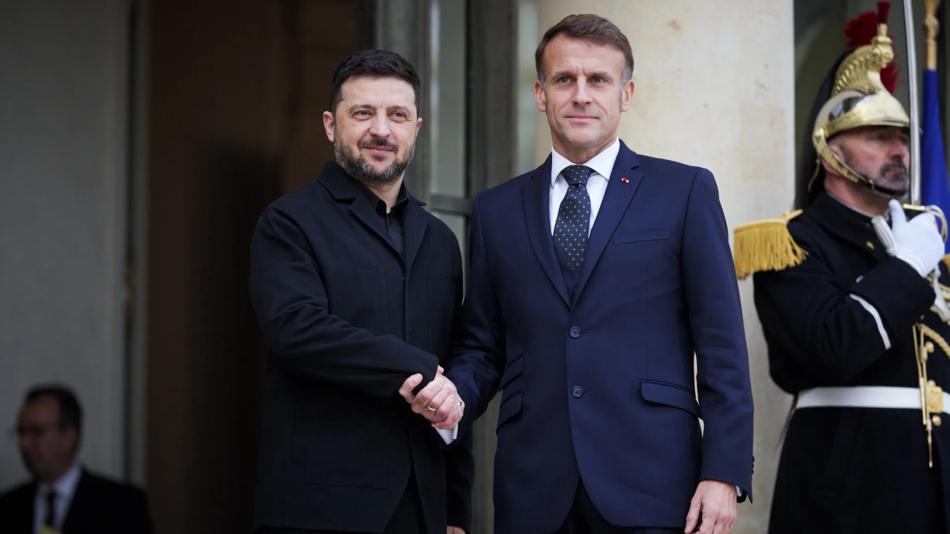 
                    Reunião entre Zelensky e Macron termina. 