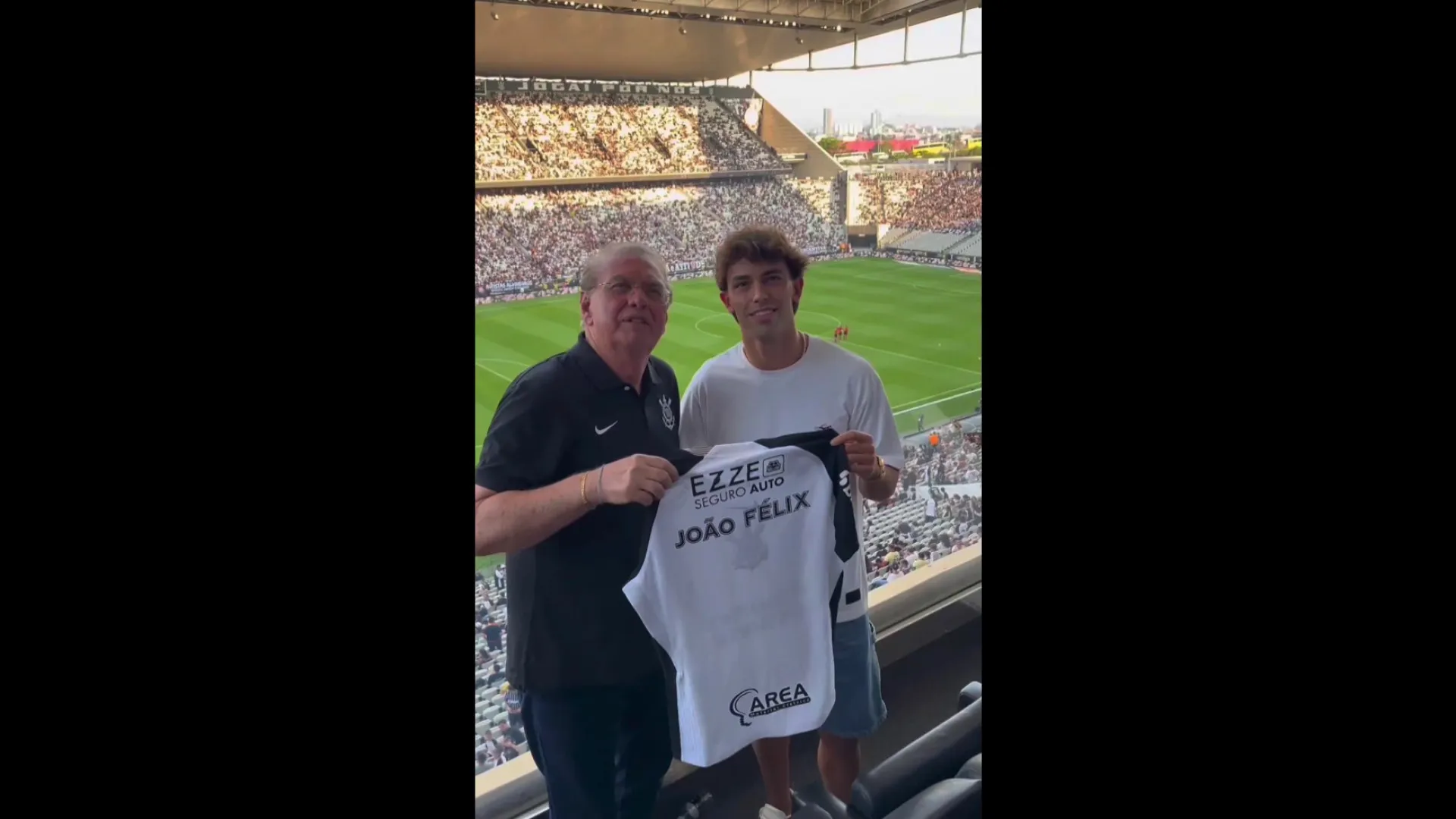 
                    João Félix e João Cancelo com a camisola do Corinthians? Sim, aconteceu
                