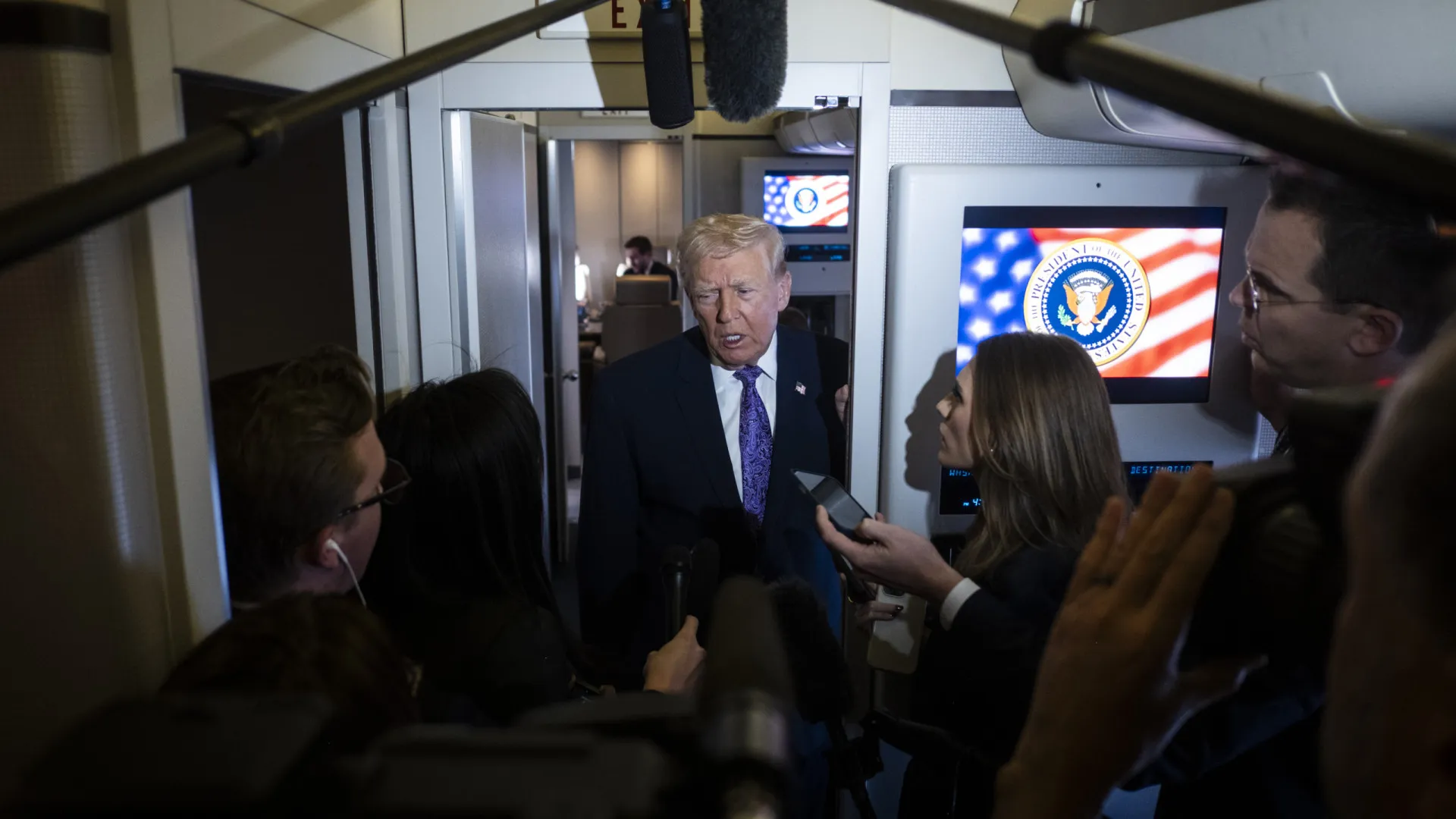 
                    Trump reúne conselho de segurança para discutir relação com Venezuela
                