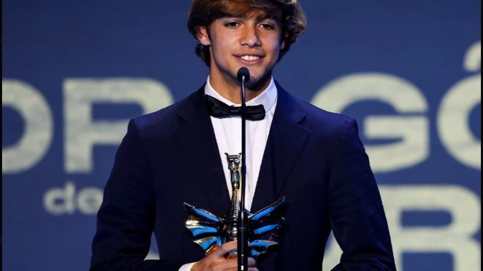 
                    Rodrigo Mora eleito Futebolista do Ano do FC Porto nos Dragões de Ouro
                