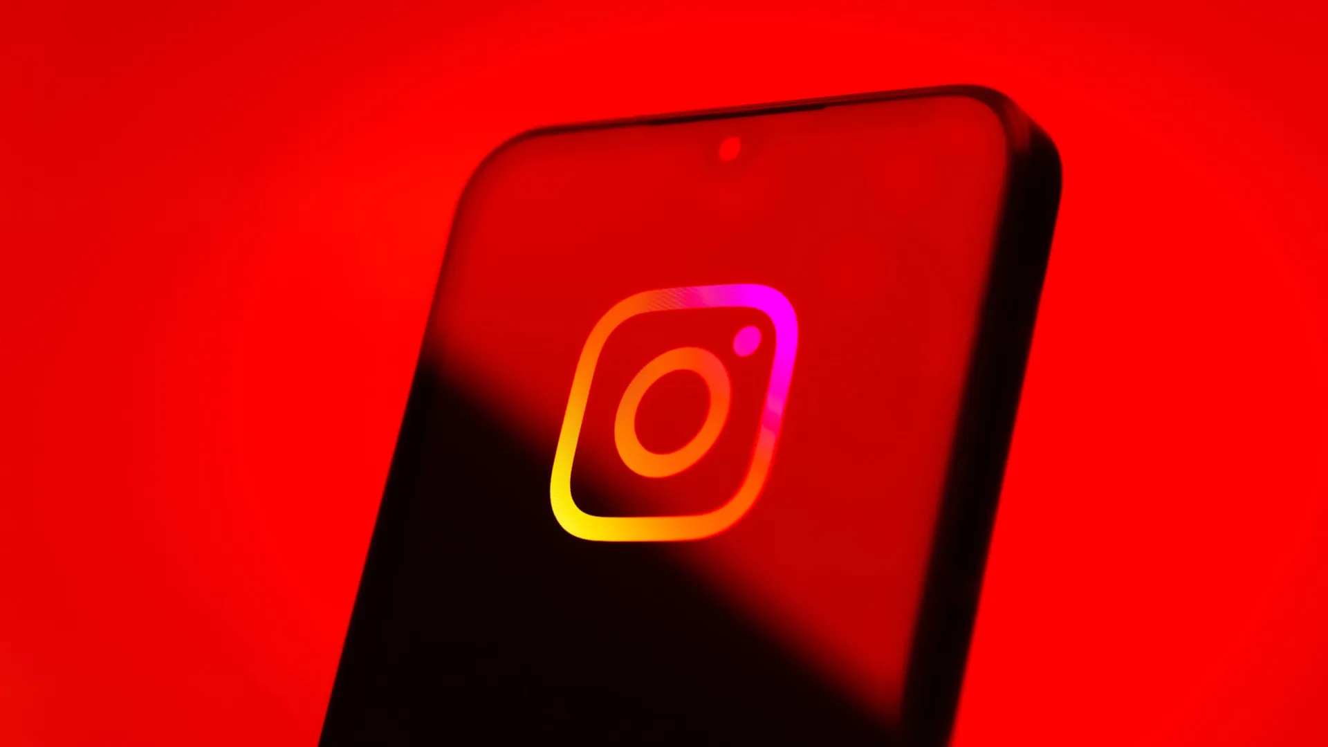 
                    Instagram: Visualizações de conteúdo antissemita e racista quadruplicaram
                