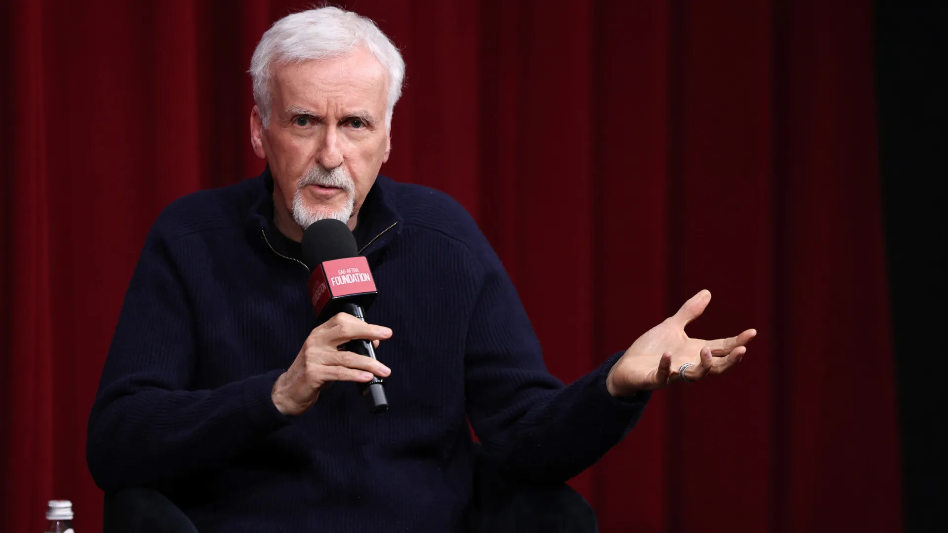 
                    James Cameron diz que Inteligência Artificial generativa é 