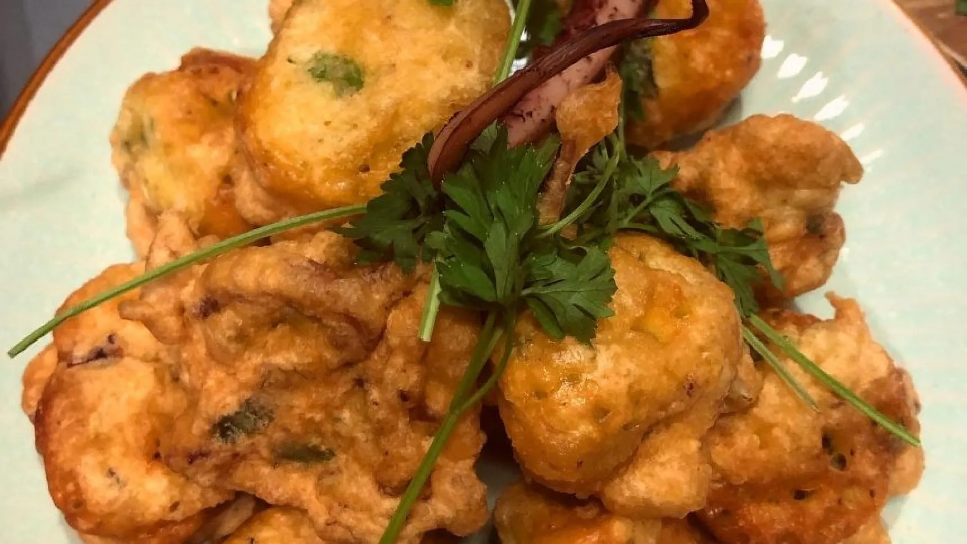 
                    Aprenda a fazer pataniscas de polvo! Damos 3 receitas (uma de chef)
                