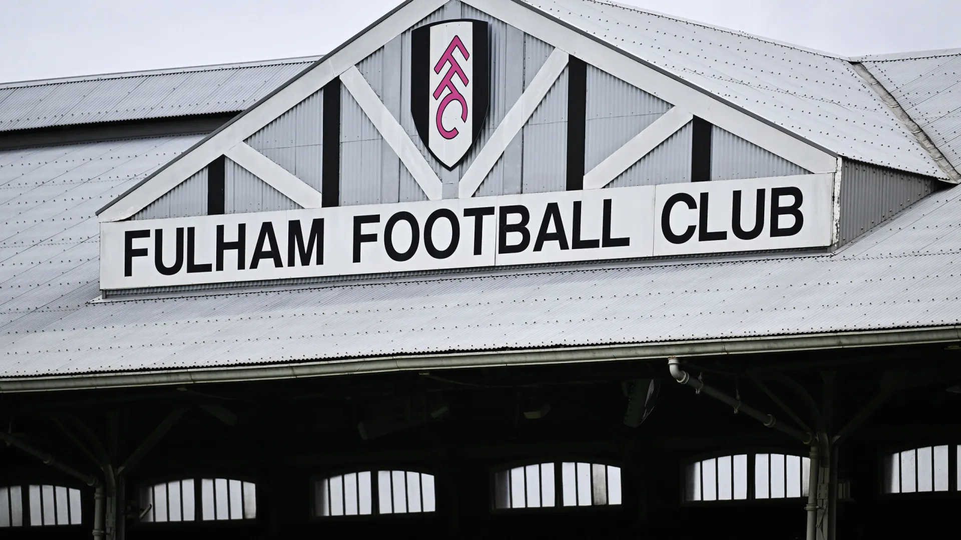 
                    EM DIRETO: Fulham enfrenta Manchester City na abertura da 14.ª jornada
                