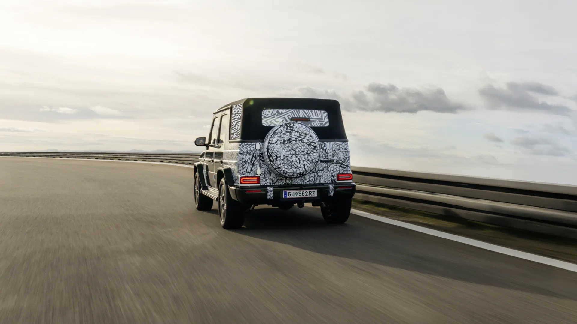 
                    Novo Mercedes-Benz Classe G Cabriolet já testa em estrada
                