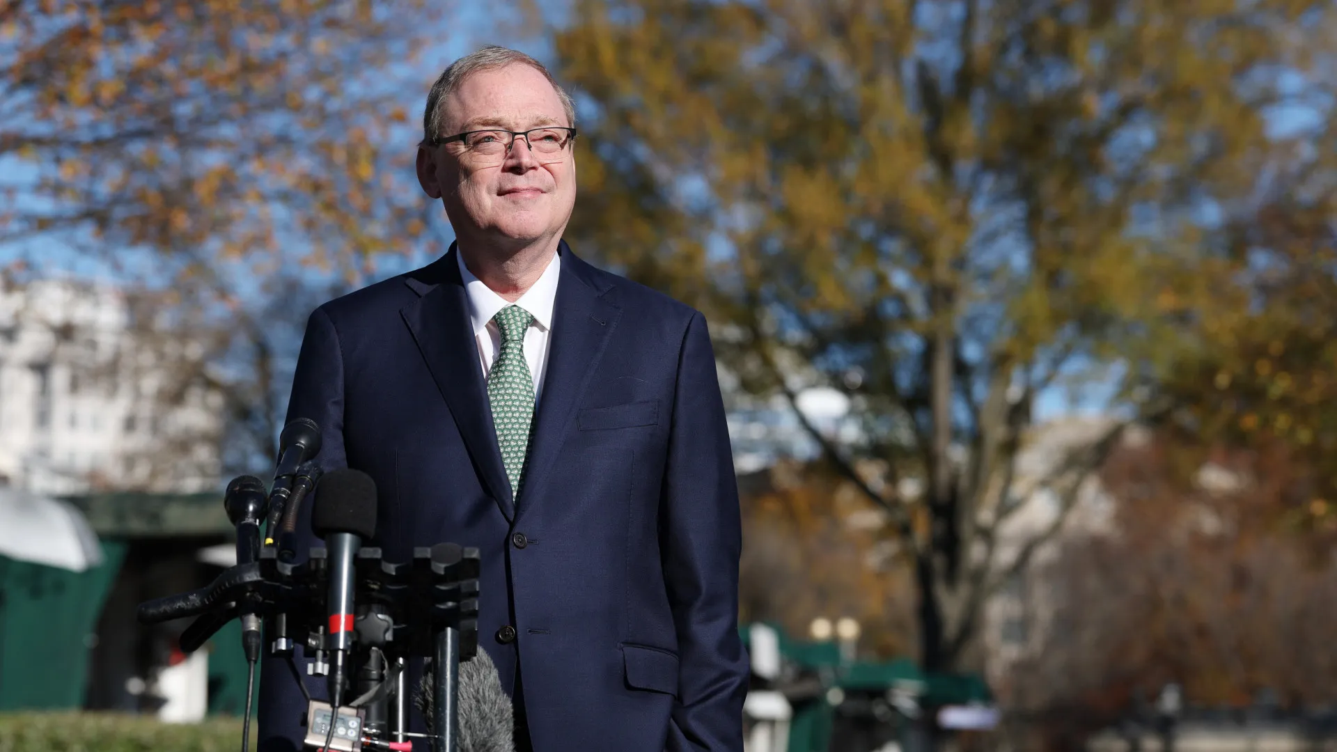 
                    Trump aponta Kevin Hassett como favorito para liderar a Fed
                