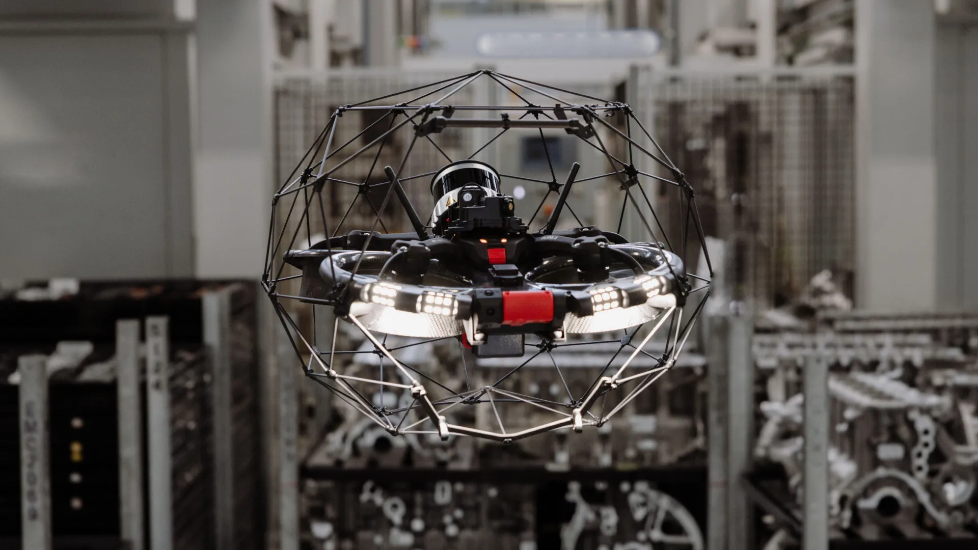 
                    Jaguar Land Rover testa drones para melhorar eficiência e segurança
                