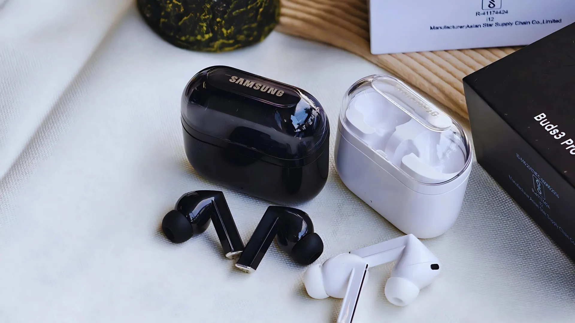 
                    Já estão a circular imagens dos novos fones sem fios da Samsung
                