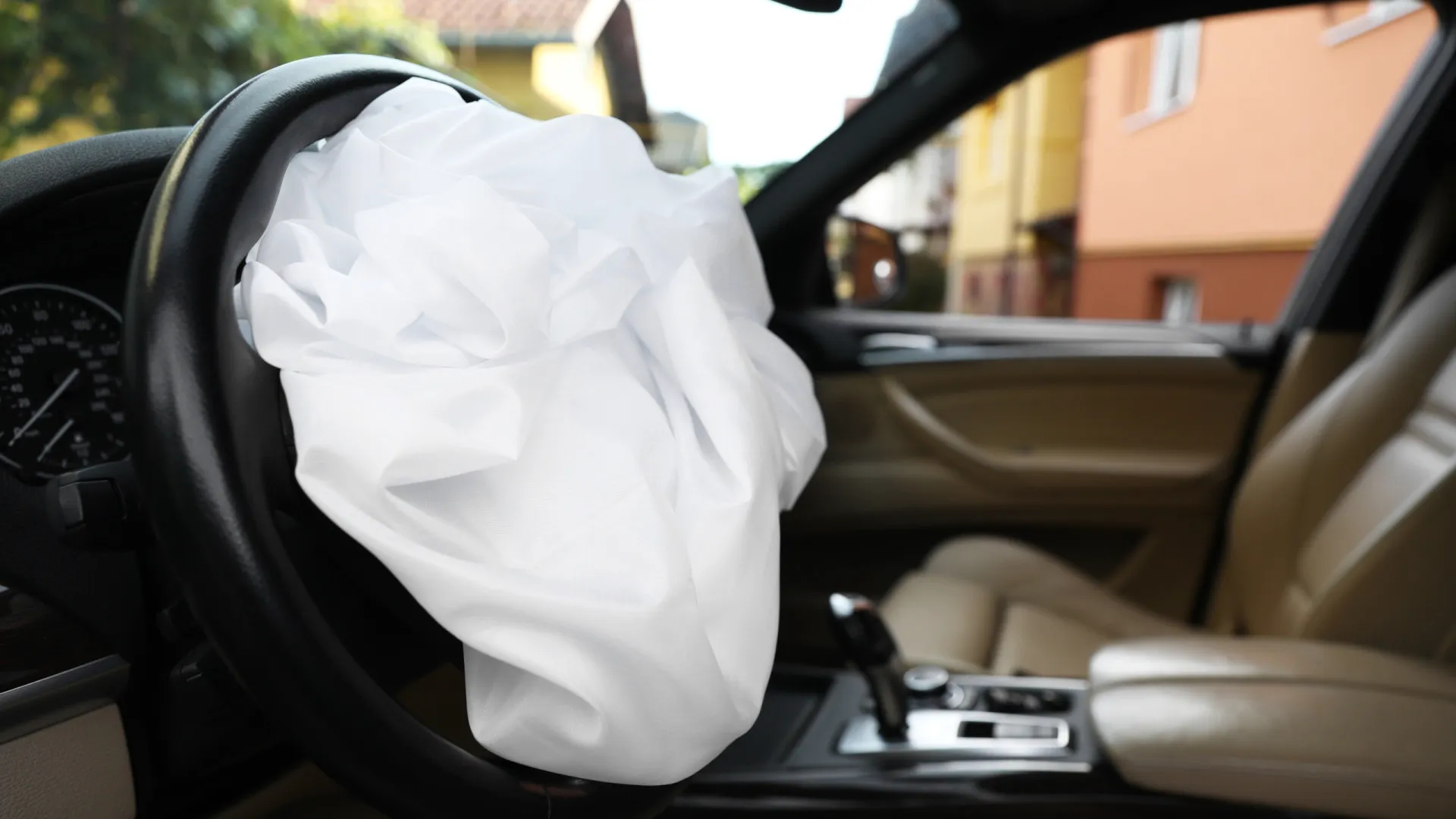 
                    Consumidores em França denunciam Stellantis por airbags defeituosos
                