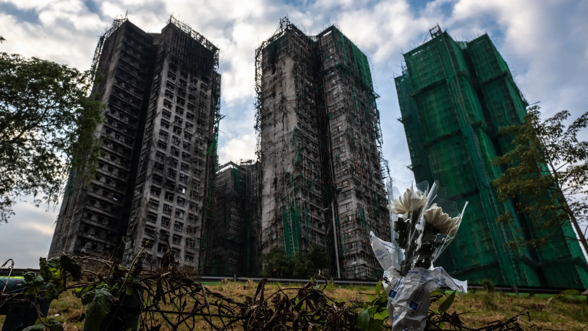 
                    Vítima mais nova do incêndio em Hong Kong tinha um ano. A mais velha 97
                