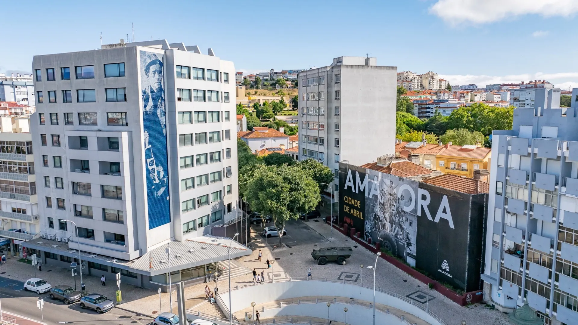 Cem imigrantes a viver numa loja? Freguesia da Venteira promete agir