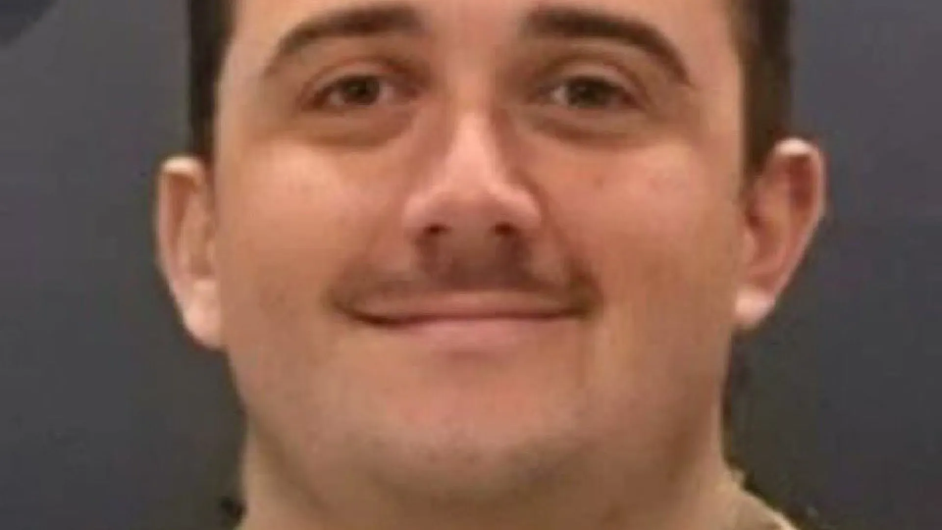 
                    Guarda Nacional baleado perto da Casa Branca continua 