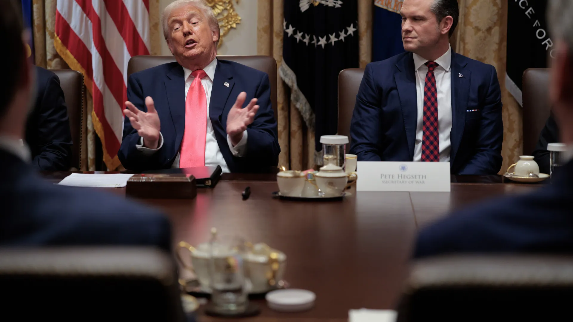 
                    Signal? Pete Hegseth colocou em risco militares e operação, diz Pentágono
                