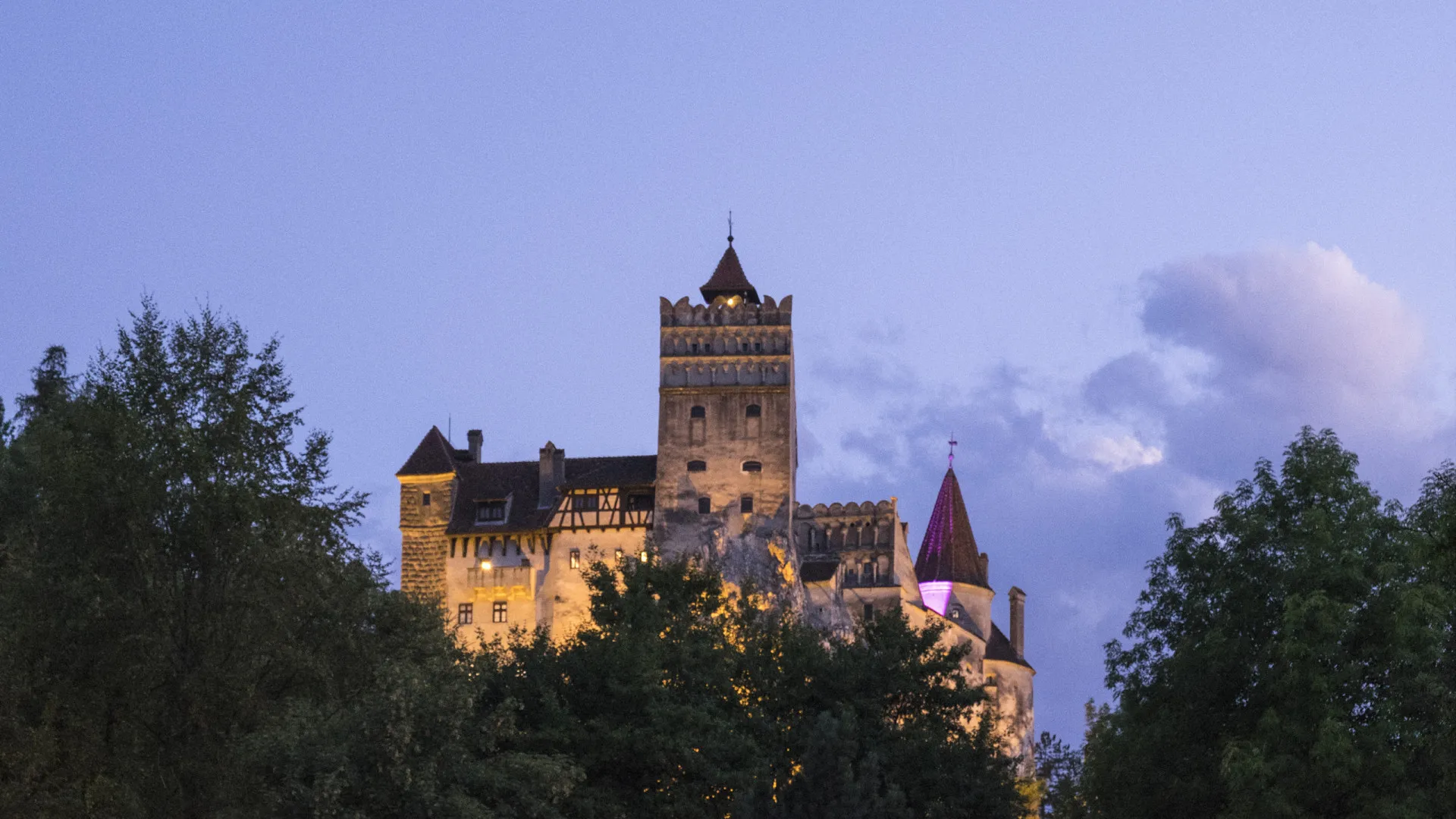 
                    Jovem britânico desaparece misteriosamente durante trilha na Roménia
                