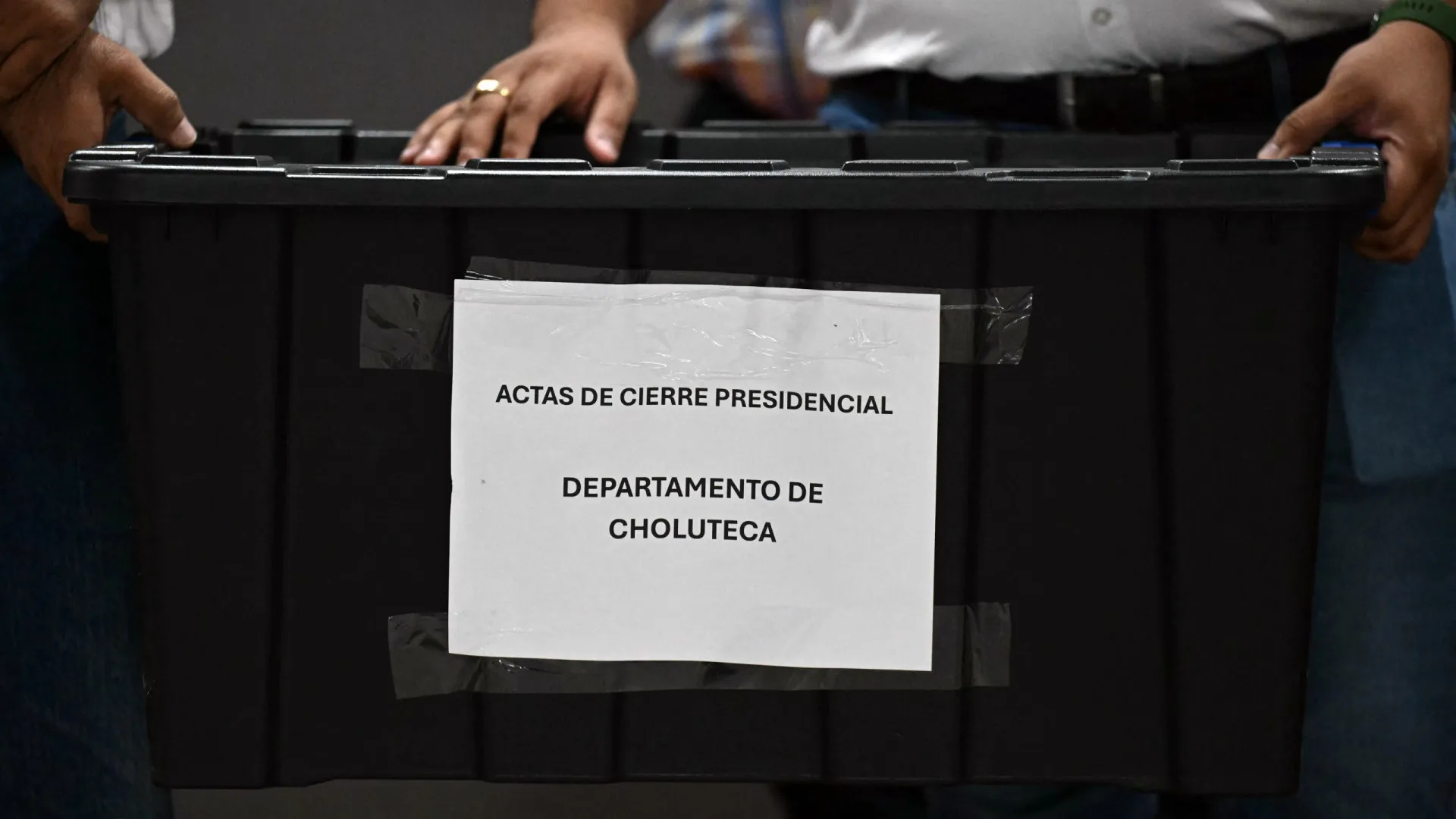 
                    Honduras inicia contagem especial dos votos finais nas suas presidenciais
                