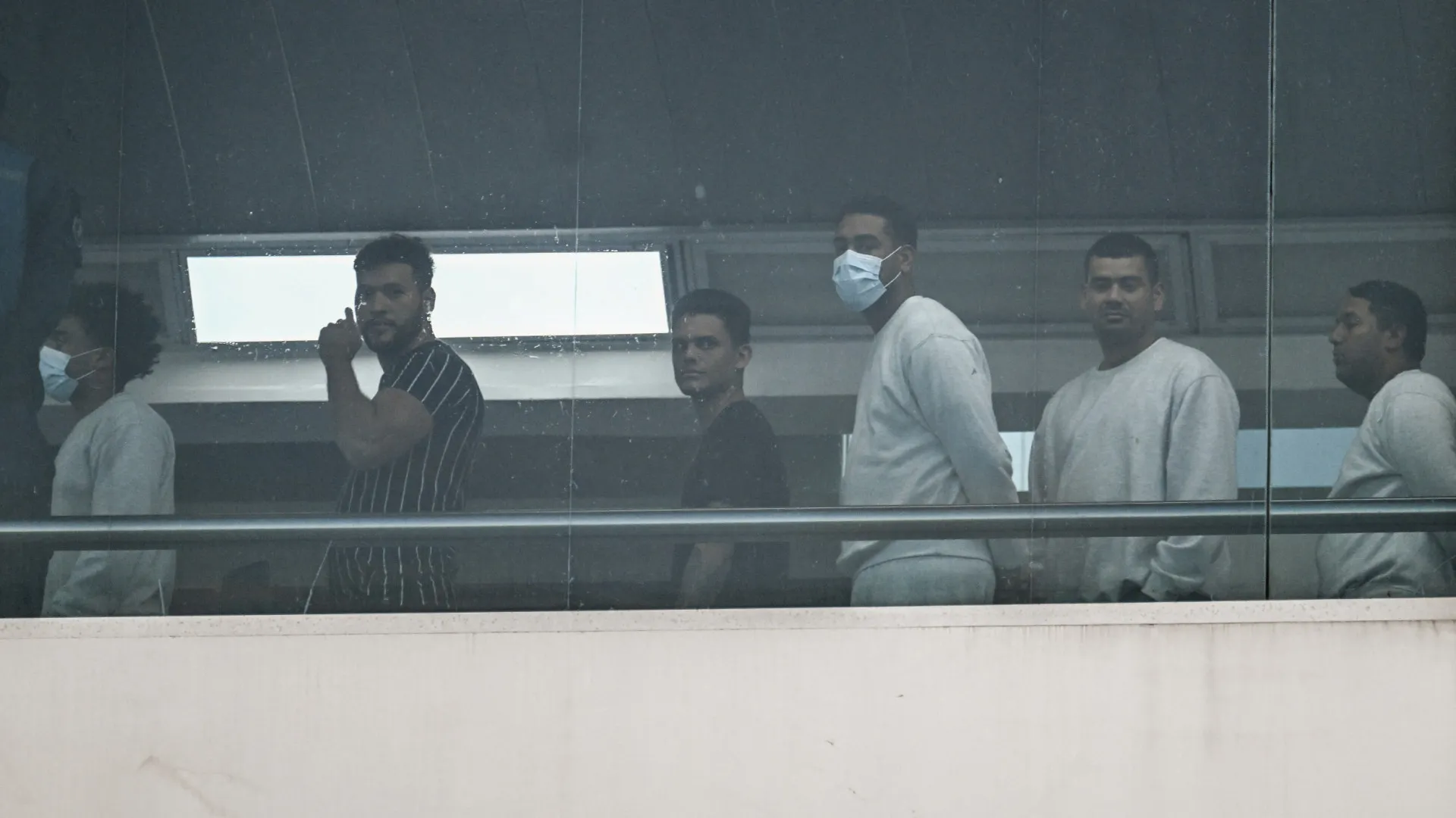 
                    Tribunal dos EUA aceita que autoridades detenham imigrantes sem fiança
                