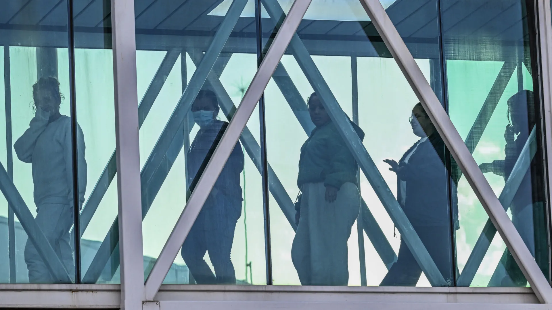 
                    Pedidos de asilo na UE caem 24% em setembro, diz Eurostat
                