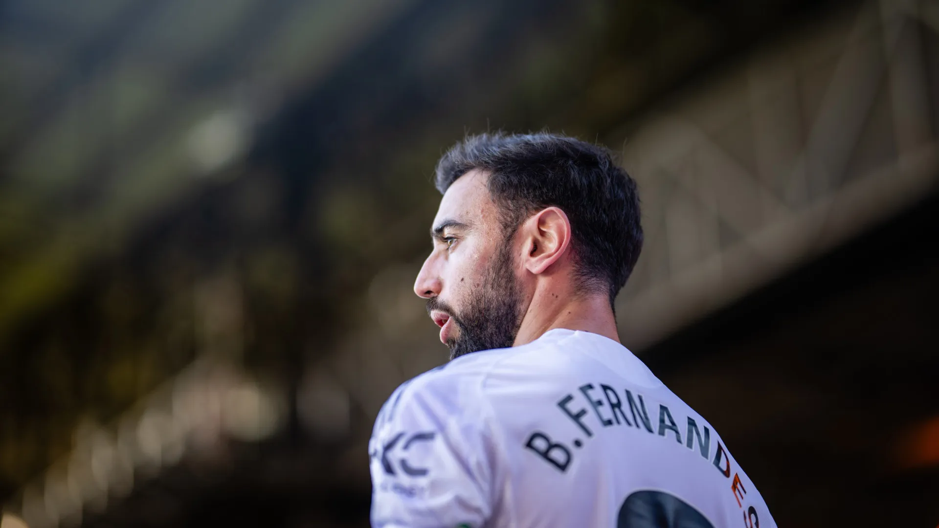 
                    Bruno Fernandes e Marco Silva na corrida por prémios da Premier League
                