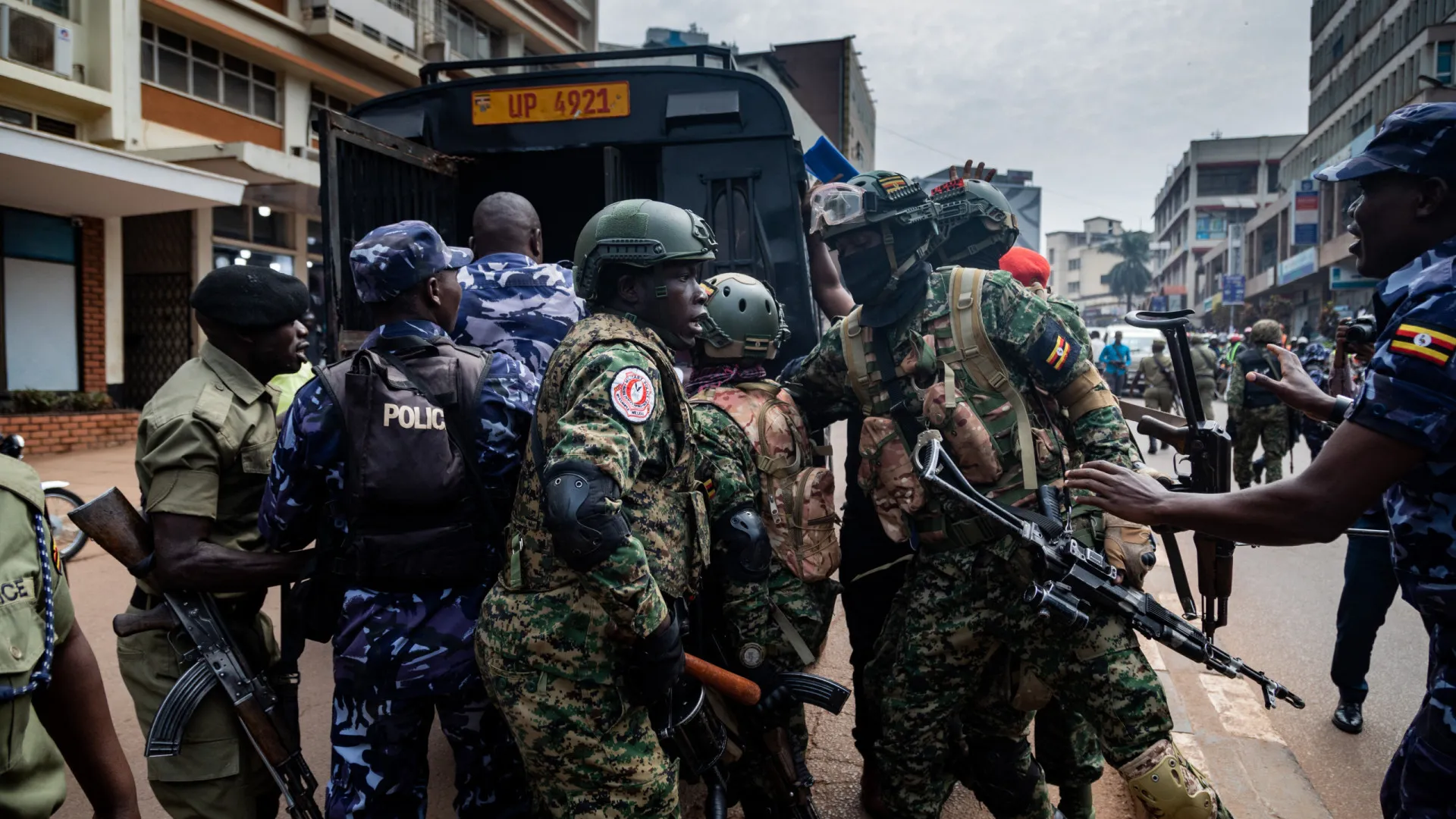 
                    EUA reavaliam relações com Tanzânia após repressão violenta de protestos
                