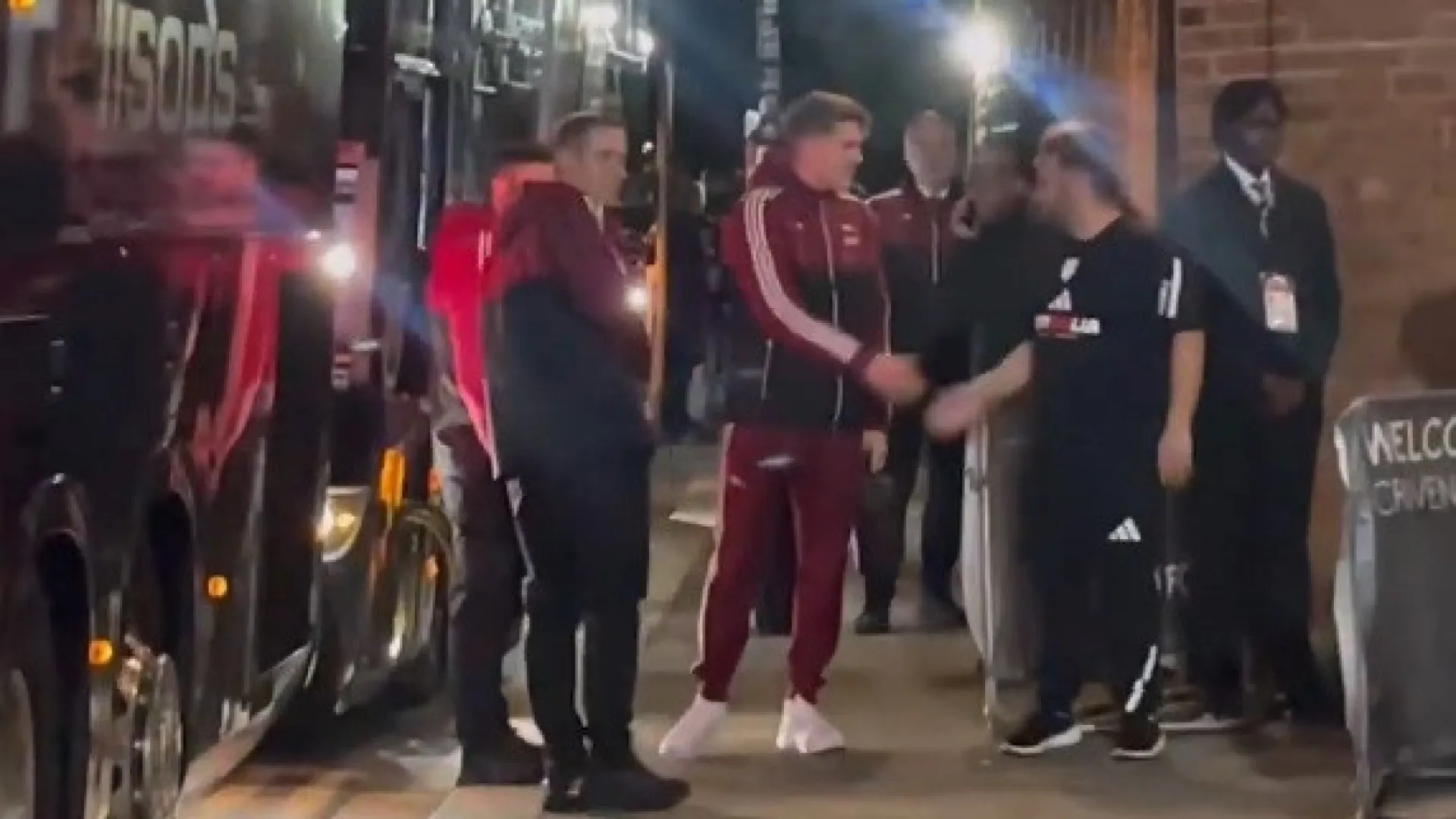 
                    Deram uma camisola do Sporting a Gyokeres e sueco reagiu desta forma
                