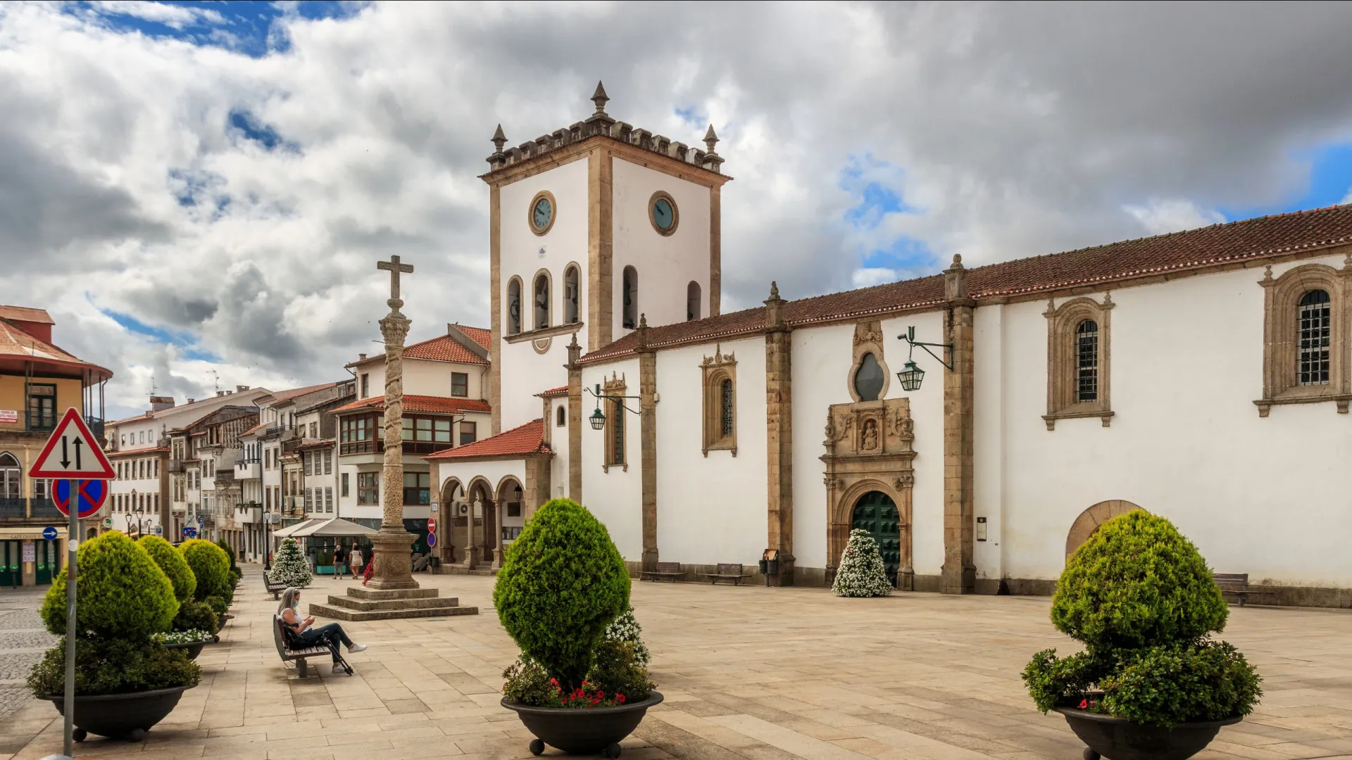 
                    Fogo em posto de transformação deixou várias ruas de Bragança sem luz
                